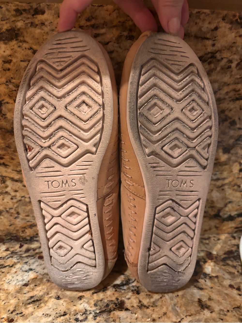 Toms Slip On Leather Shoes Tan Loafer Flats SZ 7 - Picture 6 of 6
